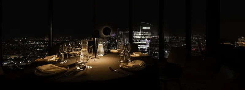 Widok z 41. piętra Skylinera nocą